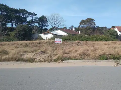 Lotes en Venta, (8);  Villa Gesell Zona Sur.-