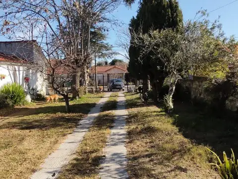 Casa 5 ambientes con 2 baños