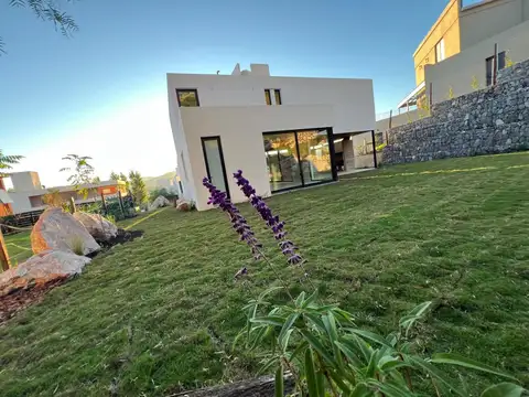 LA CUESTA PROPIEDAD EN VENTA A ESTRENAR 