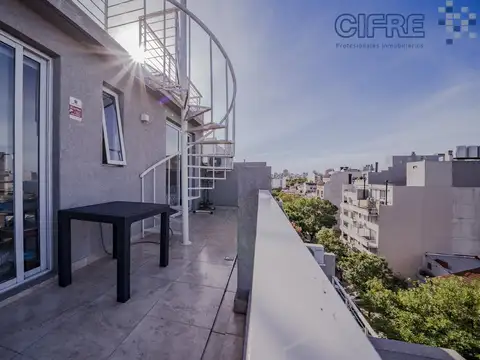 Departamento 3 ambientes con amplio balcón y terraza propia Cochera fija cubierta.