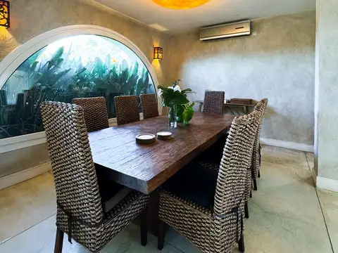Casa en Venta con 6 cocheras