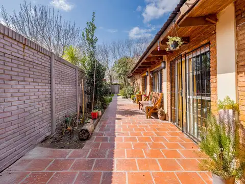 Casa 4 ambientes con 1 baño