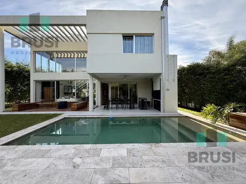 Casa 5 ambientes con 3 baños