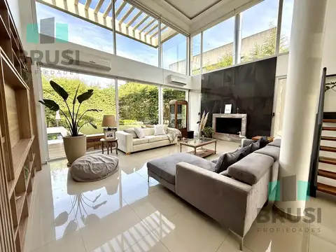 Casa en Venta en Adrogue Chico, USD 990.000