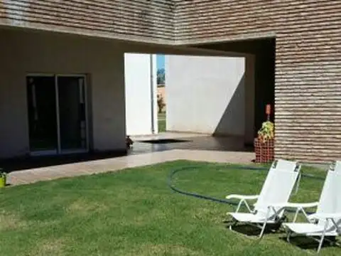 Casa en Venta en Oliveros, USD 175.000