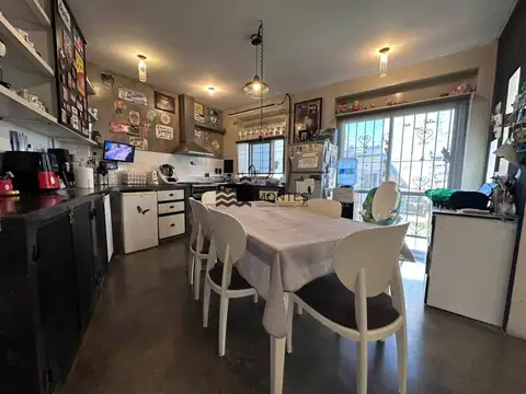 Depto Tipo Casa 3 ambientes con 2 baños