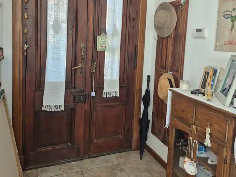 Casa 6 ambientes con 2 baños