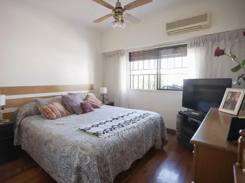 semipiso  UNICO 3 amb al frente gran  balcon cochera baulera