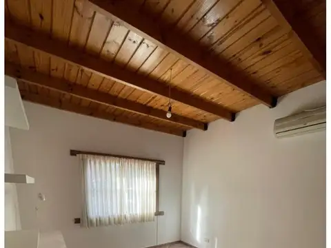 Casa en Alquiler con 2 cocheras