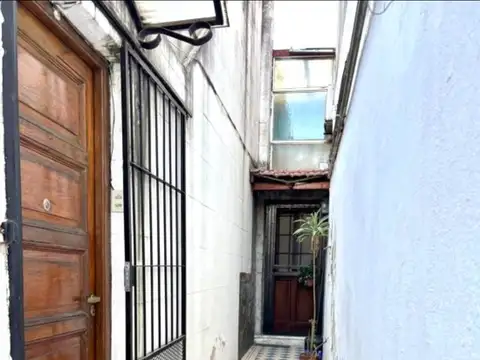 Depto Tipo Casa en Venta en Chacarita, USD 140.000