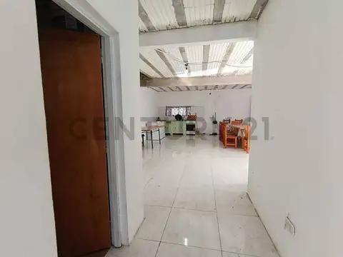 VENTA-Quinta en Zárate: Piscina 8x4, 2 Baños, Quincho Equipado y Amplio Parque