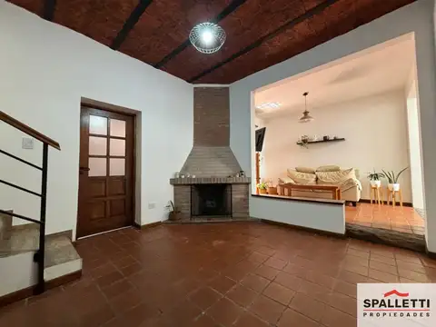 Casa 4 ambientes con 2 baños