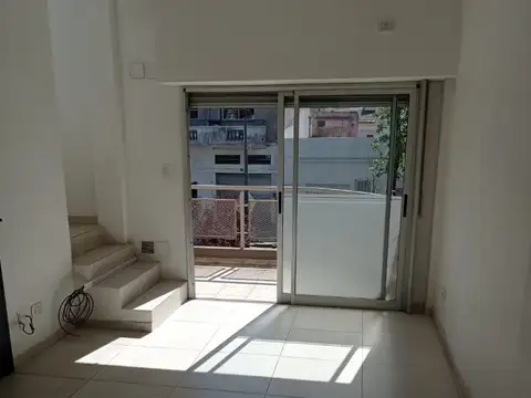 Depto Tipo Casa en Alquiler de 3 ambientes