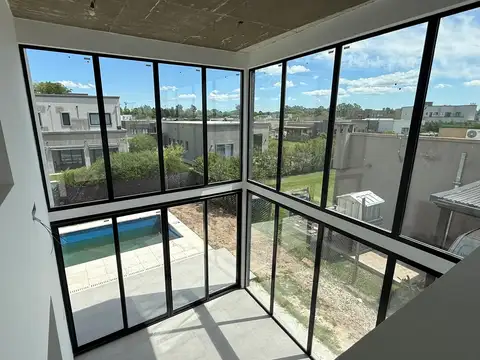 Casa 5 ambientes con 4 baños