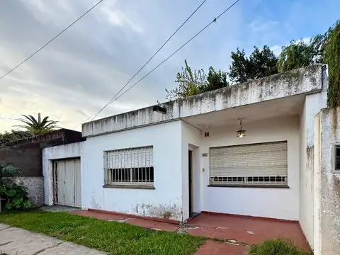 CASA CON EXELENTE DISTRIBUCION Y UBICACION (CENTRO) - VENTA - BARADERO