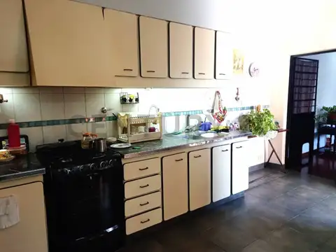 CASA CHALET 3 AMBIENTES CON JARDÍN PARRILLA Y TERRAZA EN MORON