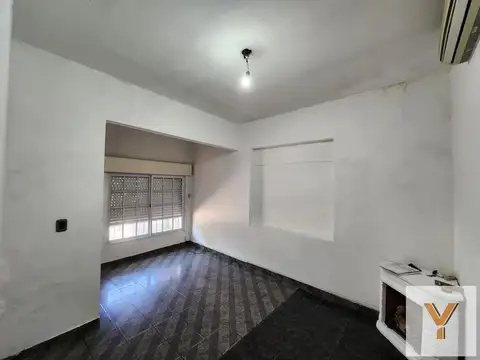 Casa en venta - 3 Dormitorios 1 Baño - Longchamps