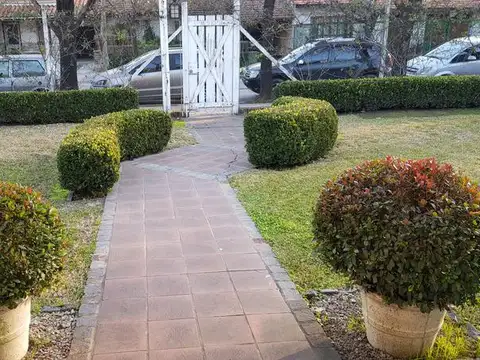 Casa en Venta con 4 cocheras