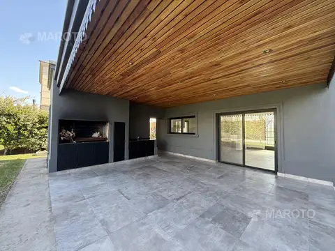 Casa 5 ambientes con 3 baños