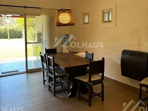 Casa 4 ambientes con 2 baños