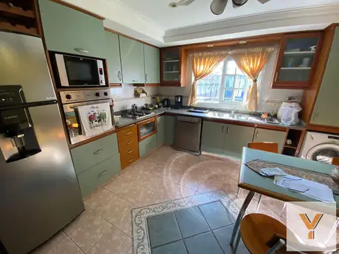 Casa 6 ambientes con 3 baños