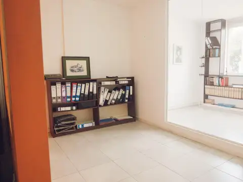 Oficina luminosa en excelente zona de tribunales!