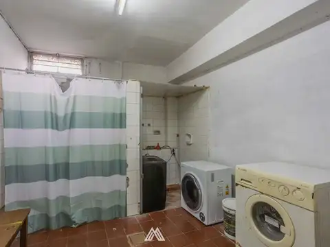 Casa en Venta con 3 cocheras