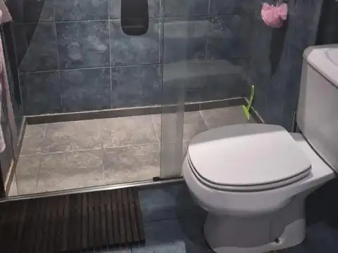 Casa 8 ambientes con 3 baños