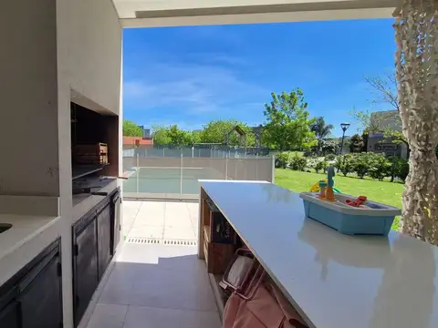 Casa 5 ambientes con 3 baños
