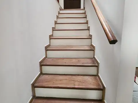 Casa en Alquiler con 2 cocheras