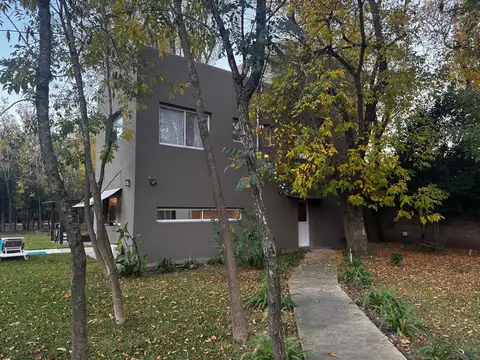 Casa en Venta con 4 cocheras