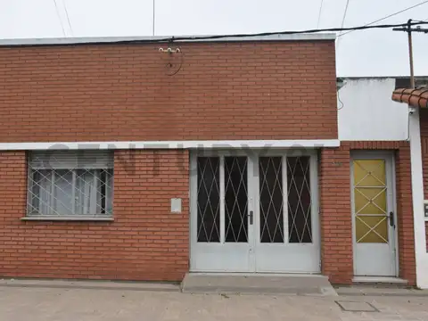 CASA EN VENTA EN LOS HORNOS - 3 DORMITORIOS,PARQUE Y COCHERA