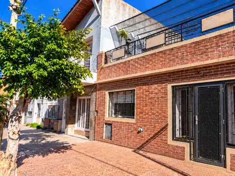 Casa al frente muy luminosa