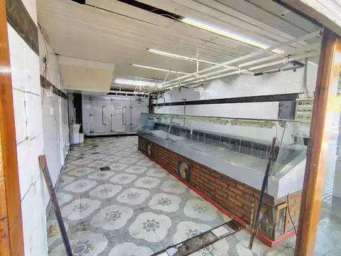 ALQUILER-LOCAL EQUIPADO SOBRE AVENIDA-P.AVELLANEDA