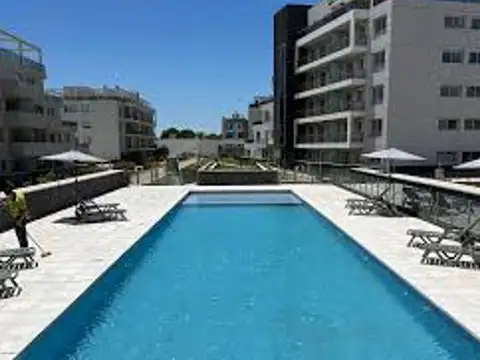 ALQUILER COCHERA CON BAULERA EN FONTANAS DEL SUR I