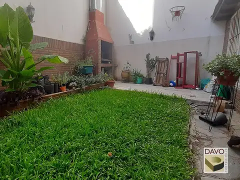 4 ambientes con jardín y parrilla-Flores-