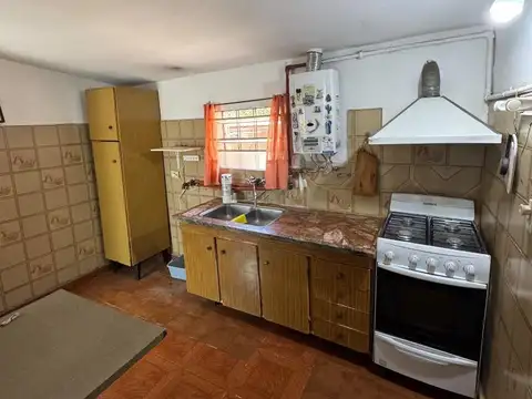 ALQUILO CASA VILLA ALLENDE 2 DORM, AMPLIO PATIO, COCHERA