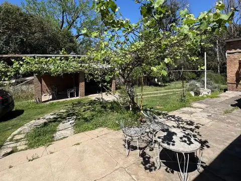 ALQUILO CASA VILLA ALLENDE 2 DORM, AMPLIO PATIO, COCHERA