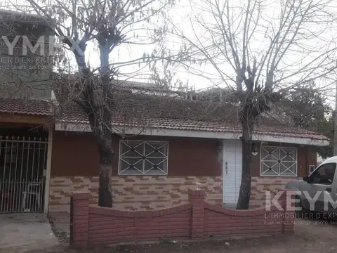 Casa 8 ambientes con 3 baños