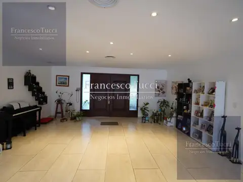 Casa 9 ambientes con 6 baños