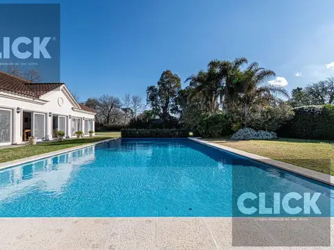 Casa Quinta 9 ambientes en venta con jardín y pileta en Barrio Parque El Trébol, Ezeiza
