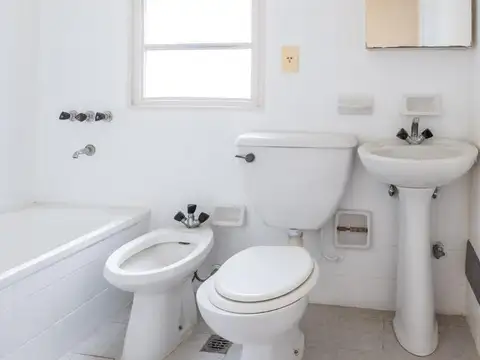 Departamento 6 ambientes con 2 baños