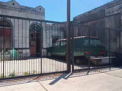 Casa Italiana 5 ambientes y tres cocheras en Gerli