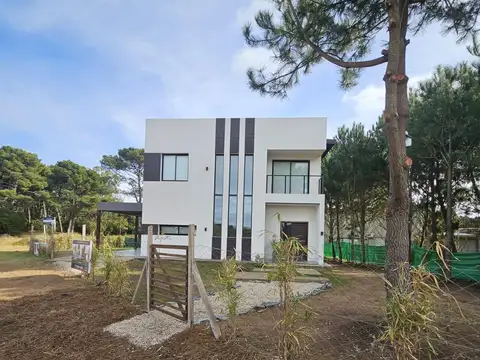 Casa a estrenar barrio Nayades en Pinamar