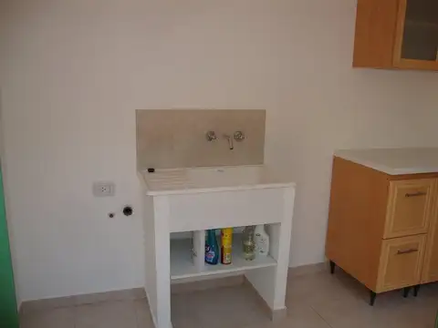 Casa en  esquina, 4 ambientes con terraza y patio