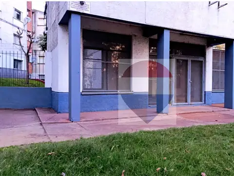 ALQUILER LOCAL COMERCIAL EN PANDO