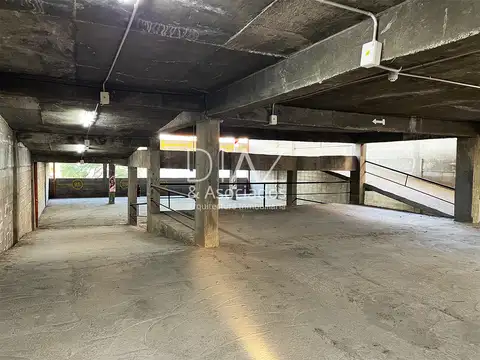 VENTA | Cochera ubicada en pleno centro | Yrigoyen