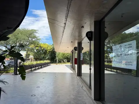 Local comercial en PB con desborde y cochera en subsuelo