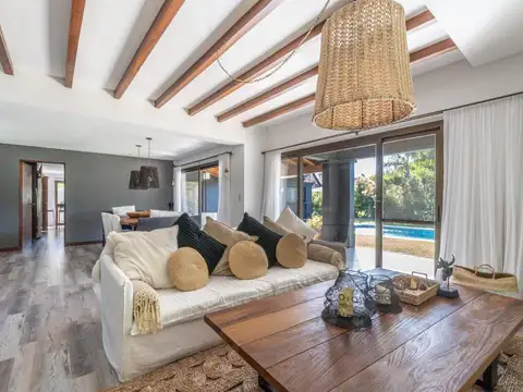 Casa 4 ambientes con 5 baños