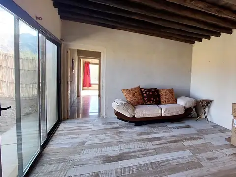 Casa 6 ambientes con 2 baños